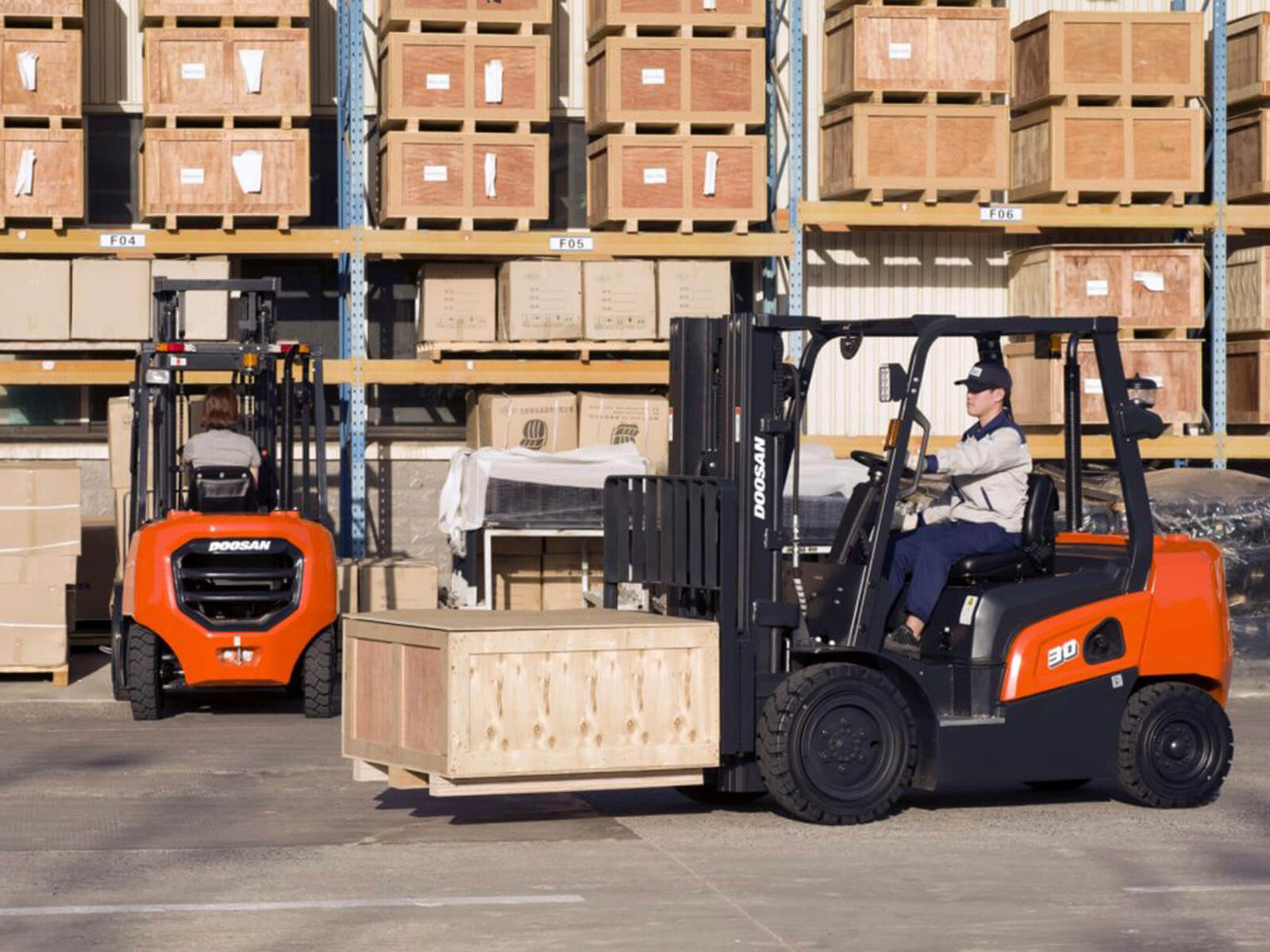 Electric Forklift Solutions - Doosan forklifts